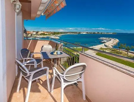 Lorena Appartement *