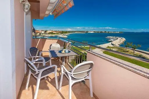 Lorena Appartement *